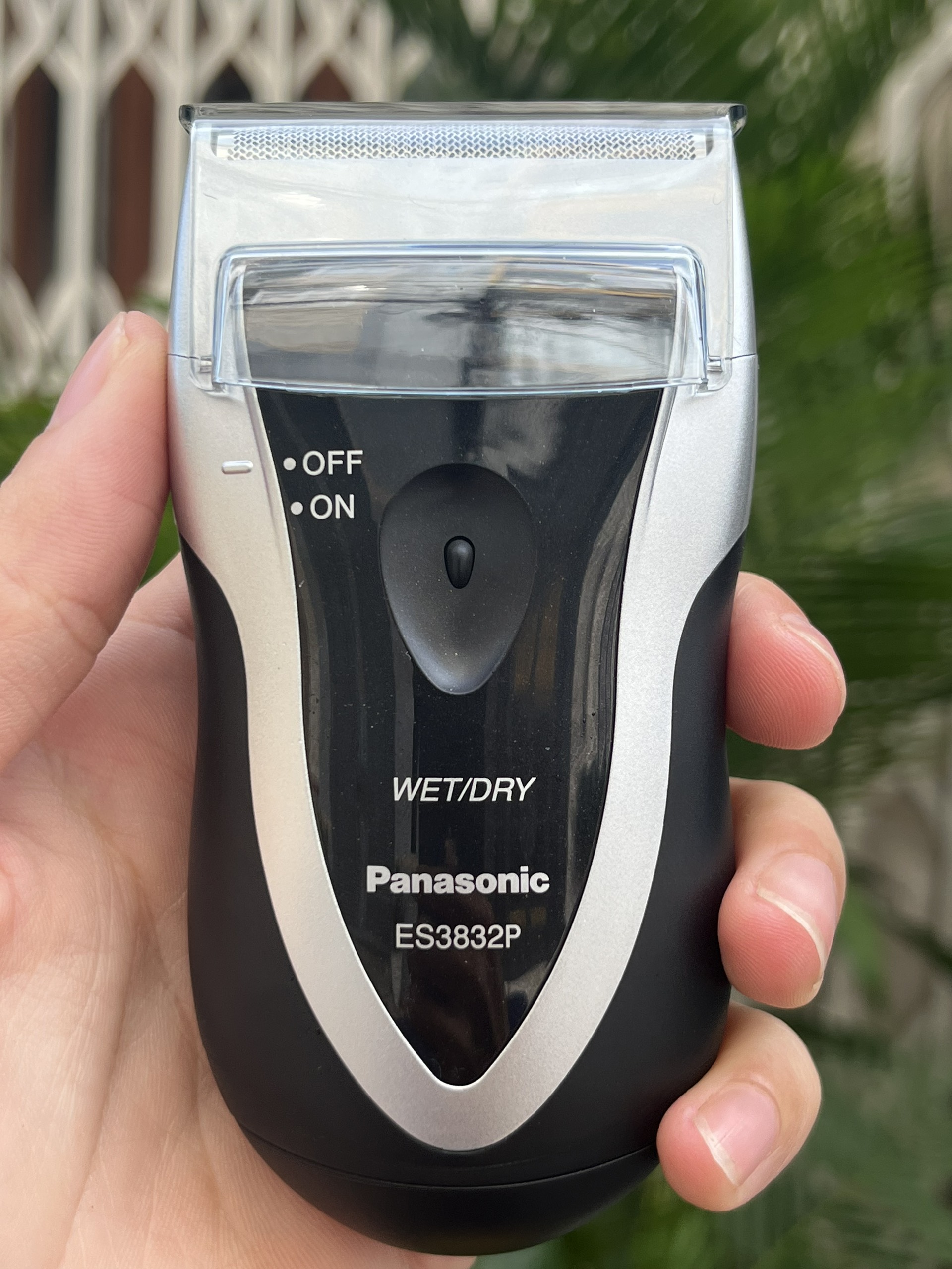 Máy cạo râu Panasonic ES3832P (đen) ( Máy không kèm PIN )