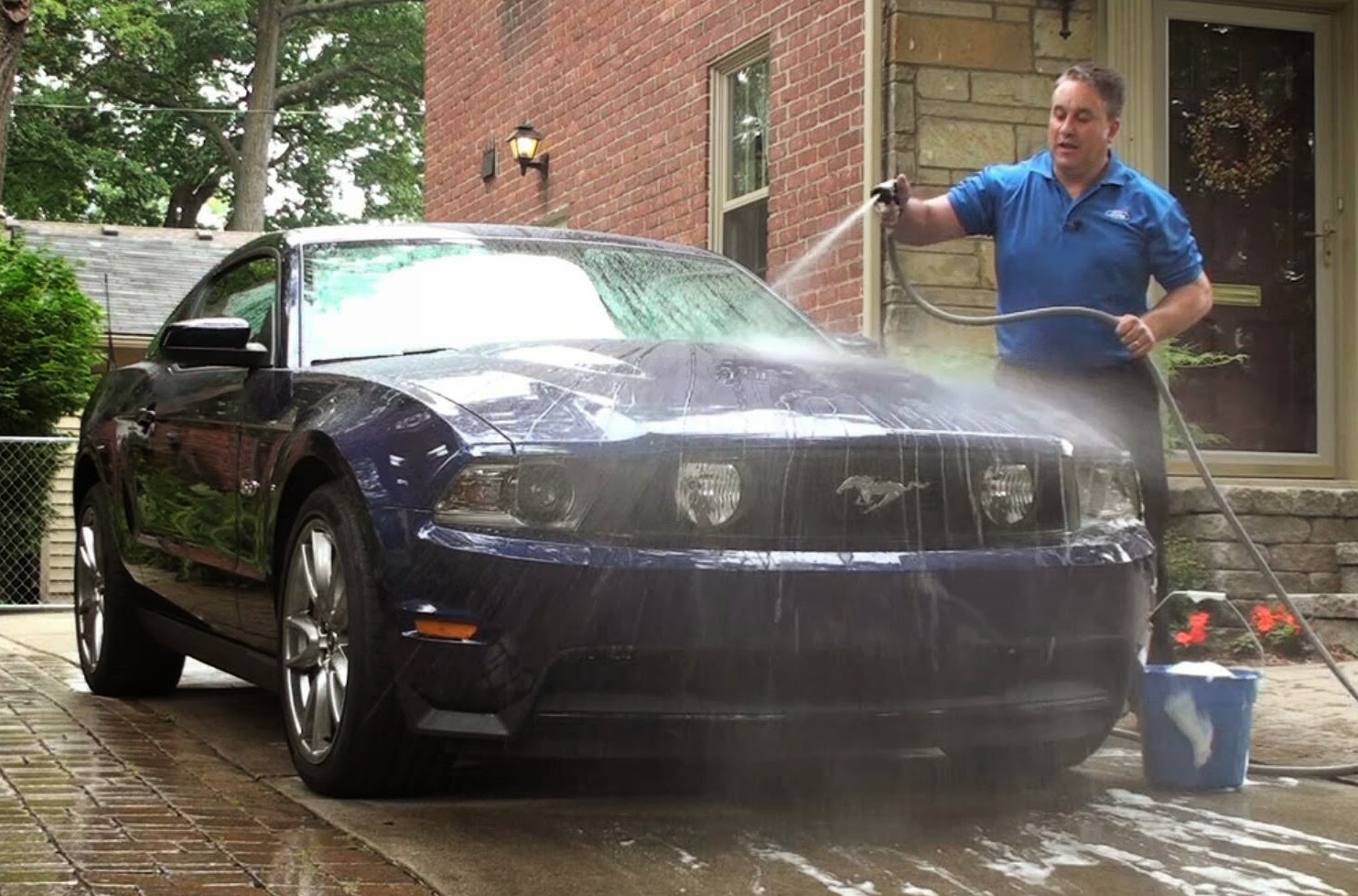 5 cách tiết kiệm nước khi rửa xe