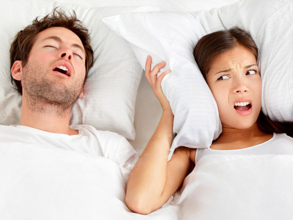 ngủ ngáy gây ảnh hưởng đến sức khỏe và bạn đời