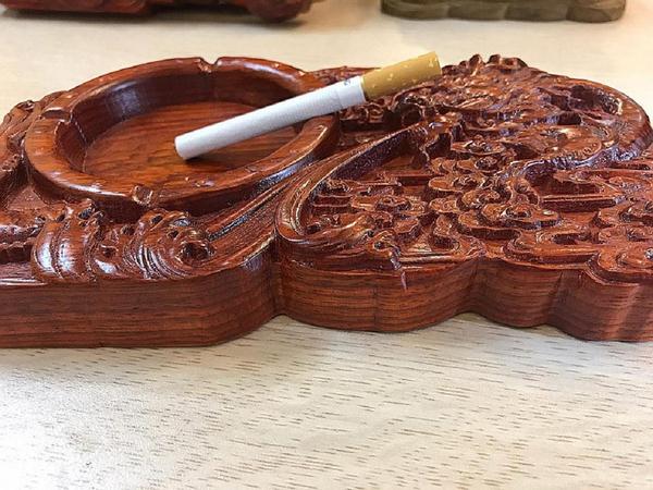 Đẹp và tinh tế với mẫu gạt tàn bằng gỗ hương