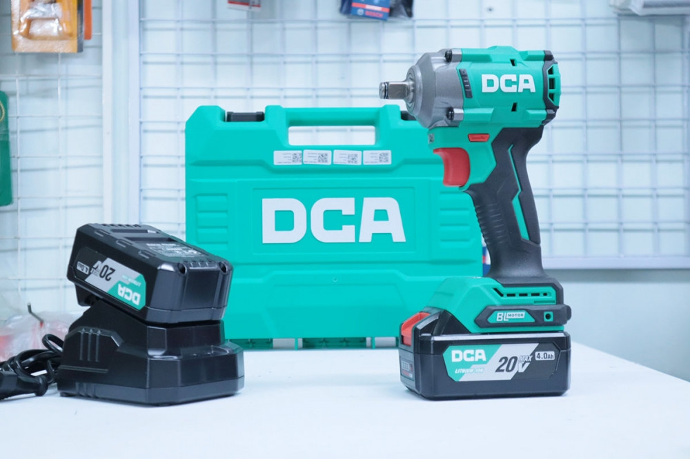 Máy siết bu lông dùng pin 20V DCA ADPB358EM
