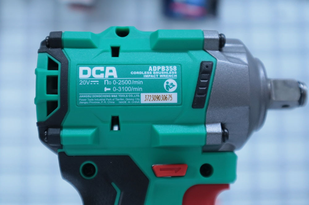 Máy siết bu lông dùng pin 20V DCA ADPB358EM