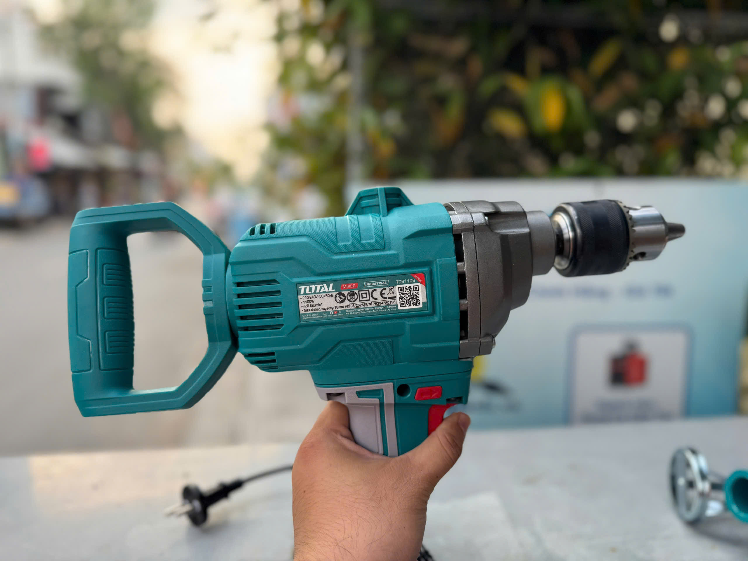 Máy trộn sơn 1110W TOTAL TD61106