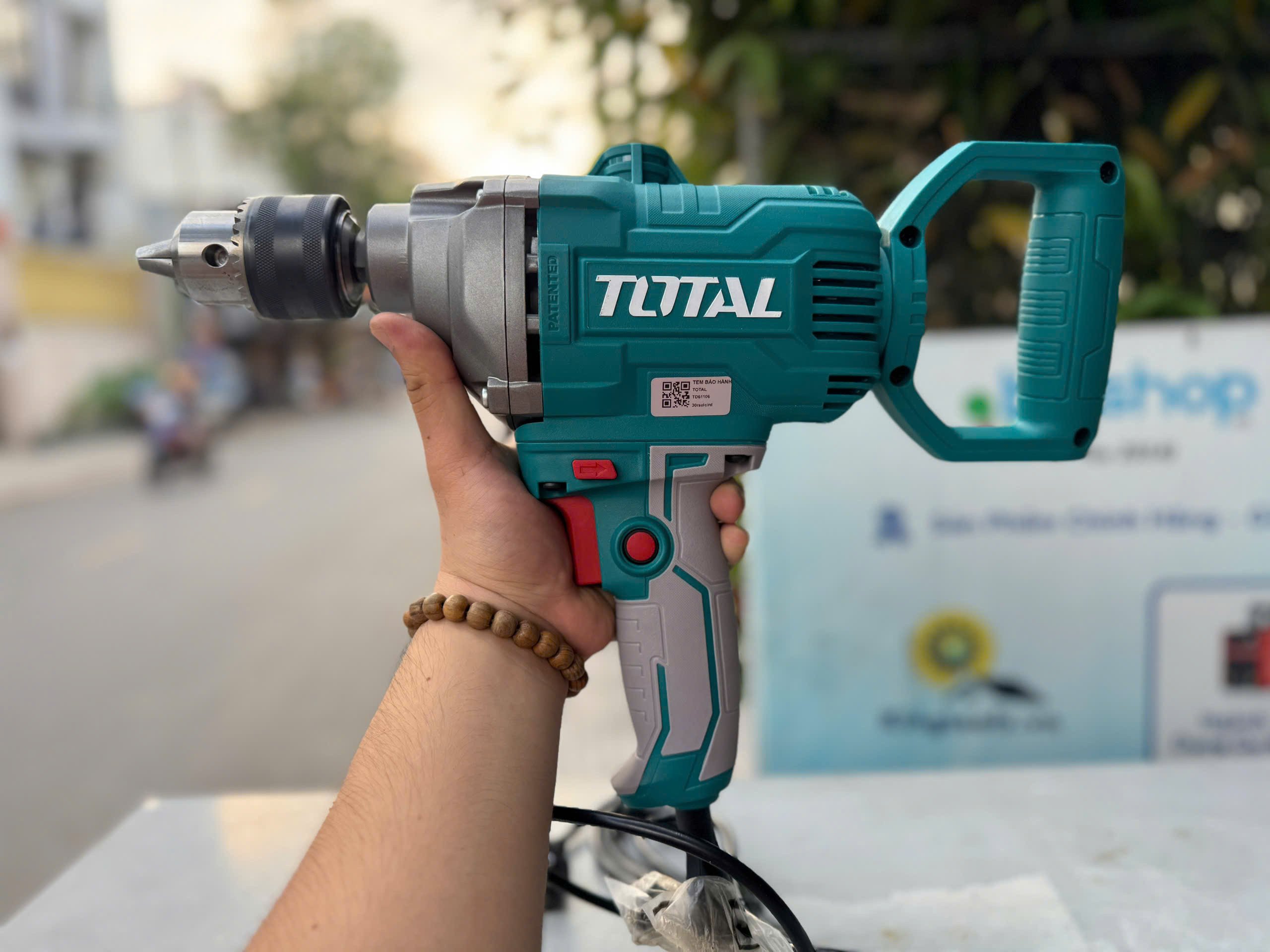 Máy trộn sơn 1110W TOTAL TD61106