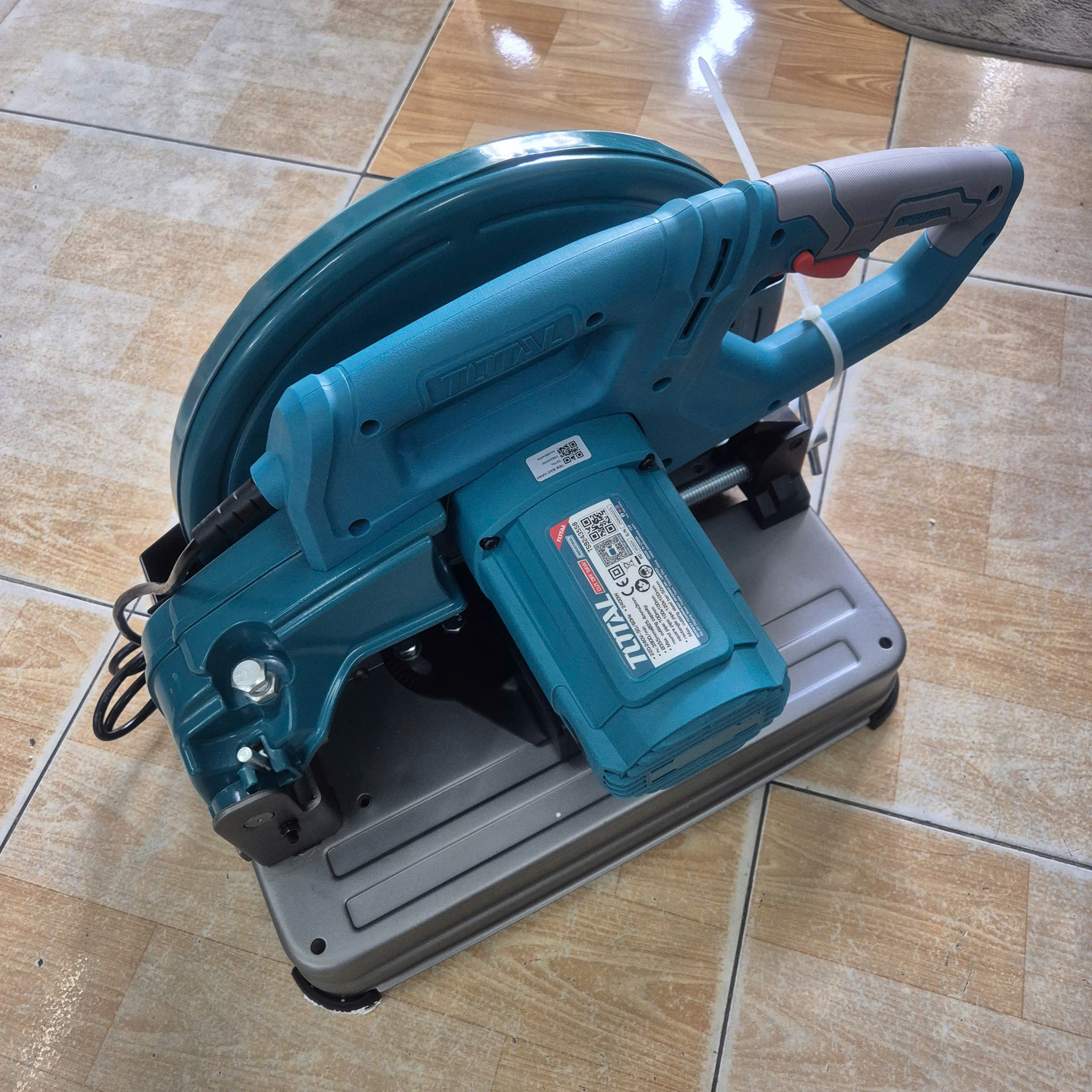 Máy cắt sắt TOTAL TS9243558 (CS 2400W, lưỡi 355mm)