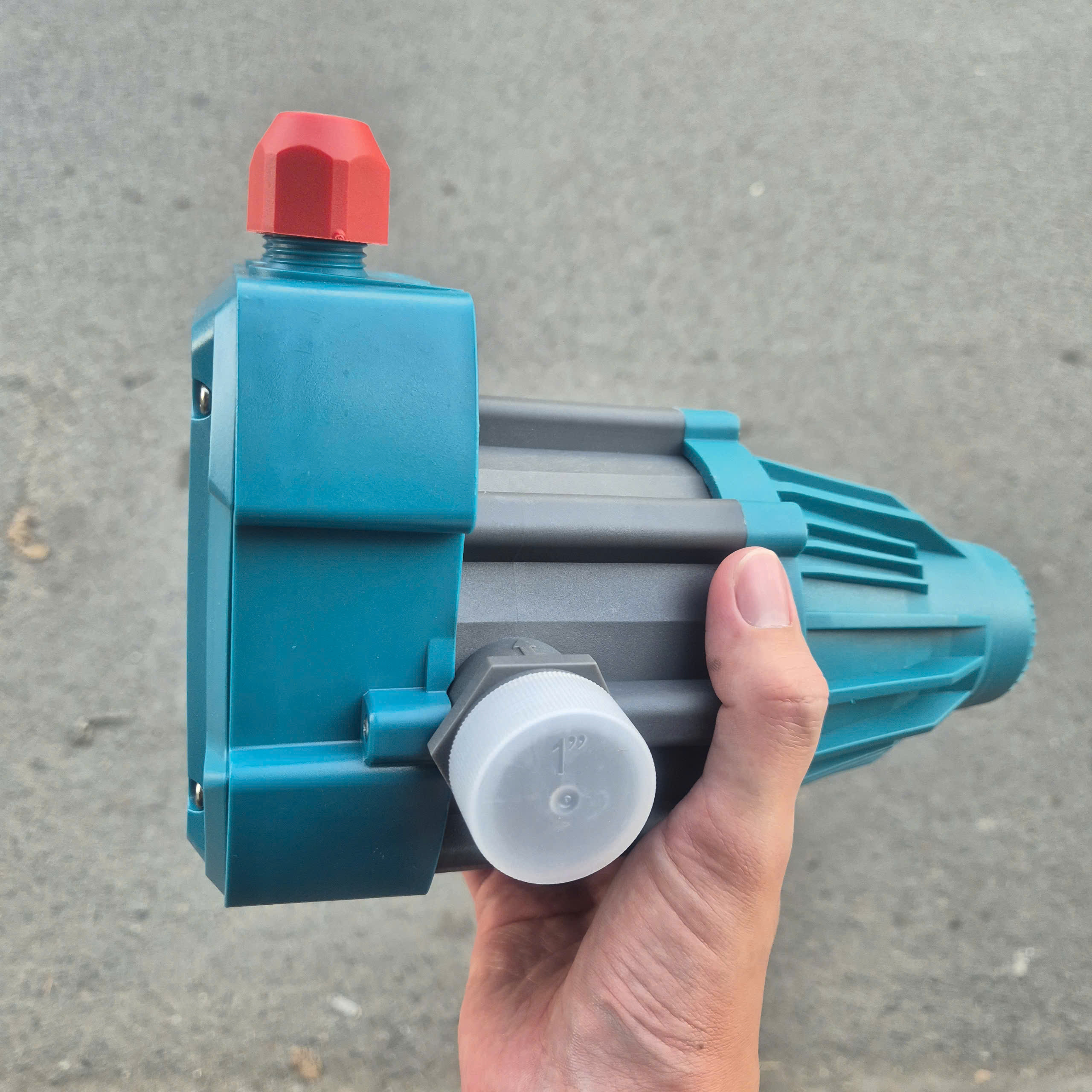 Máy rờ le bơm nước tự động bằng áp suất TOTAL TWPS101 (Công suất 1100W, 10Bar)