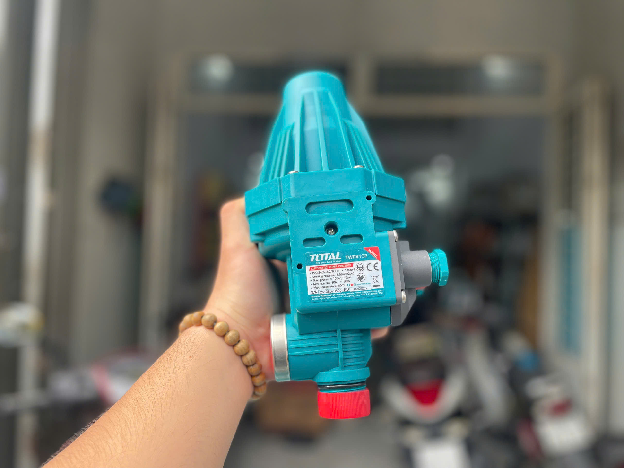 Máy Rờ Le Bơm Nước Tự Động Bằng Áp Suất TOTAL TWPS102