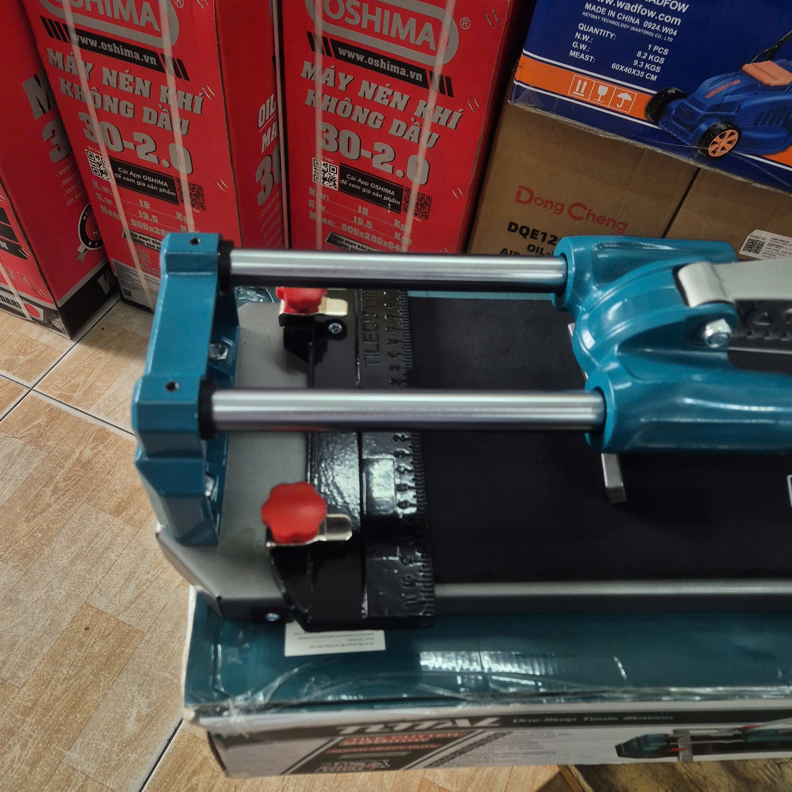 Bàn cắt gạch đẩy tay 800mm, cắt dày 1,6cm TOTAL THT578002