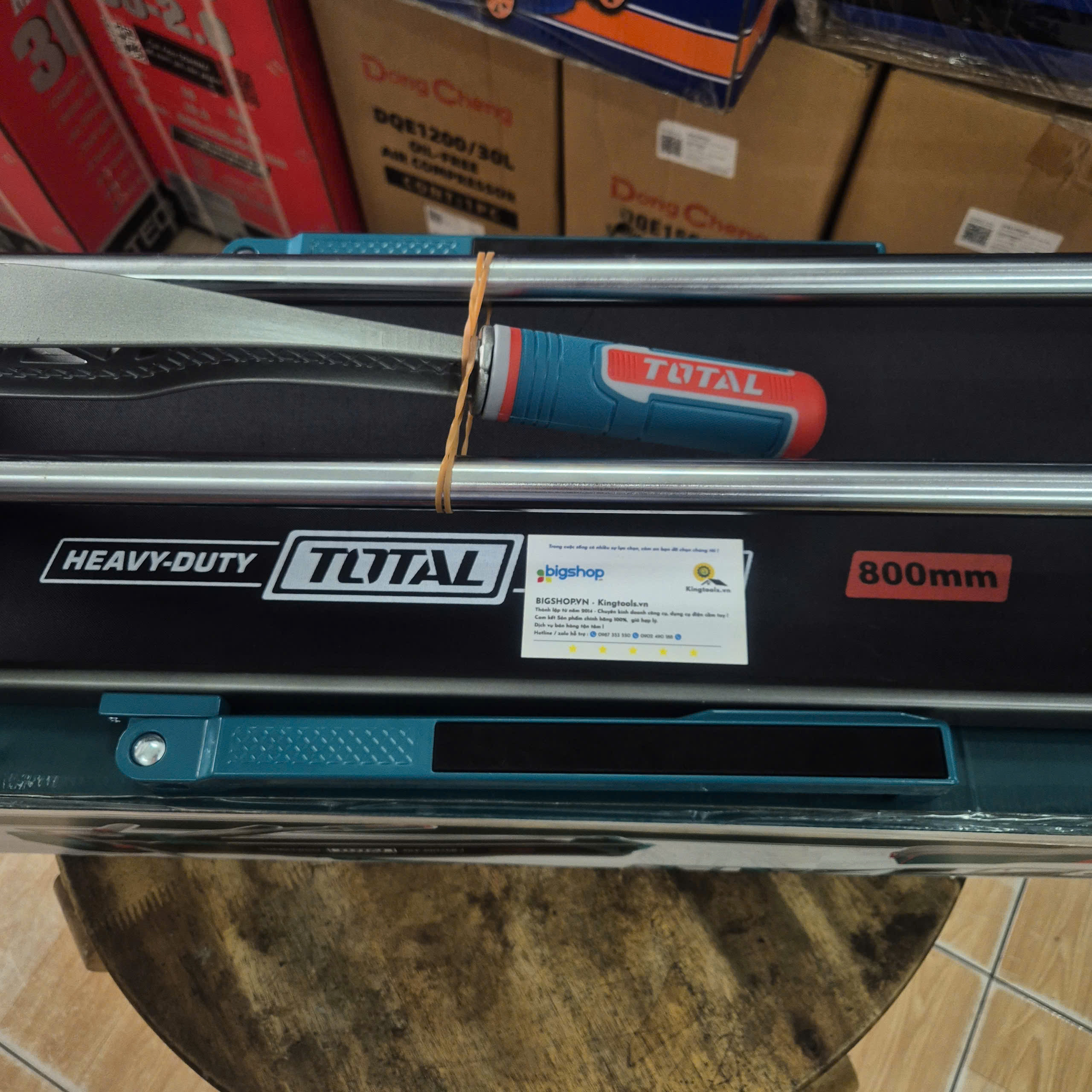 Bàn cắt gạch đẩy tay 800mm, cắt dày 1,6cm TOTAL THT578002