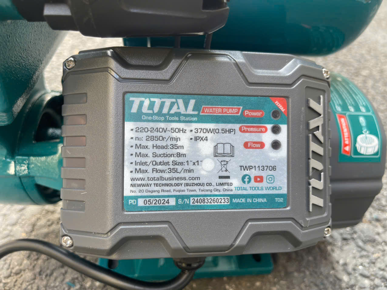 Máy bơm nước 370W TOTAL TWP113706