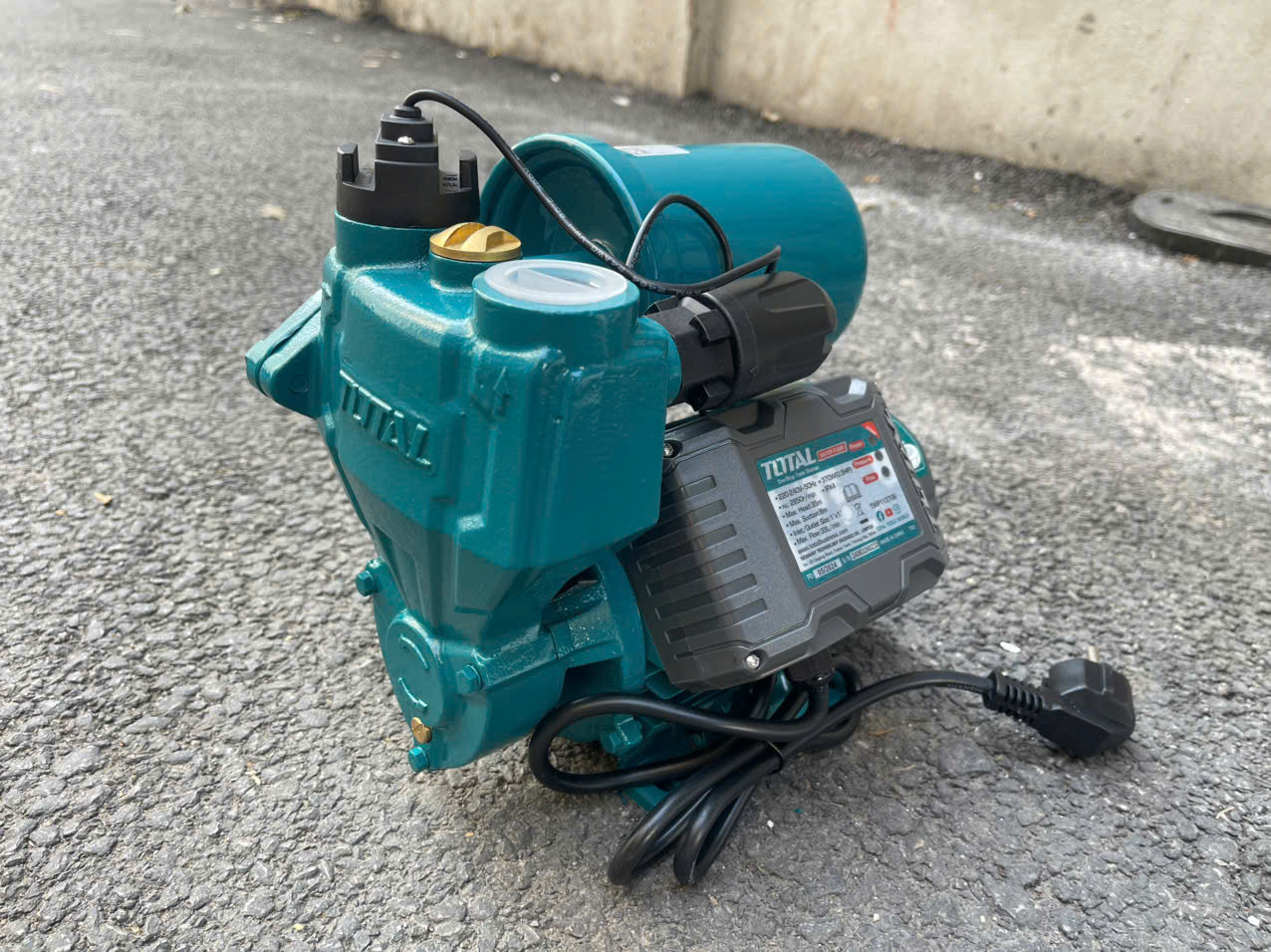 Máy bơm nước 370W TOTAL TWP113706