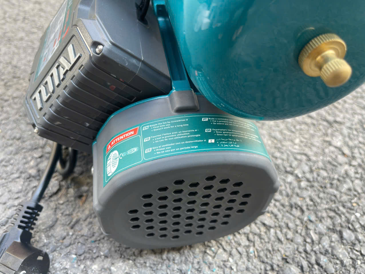 Máy bơm nước 370W TOTAL TWP113706