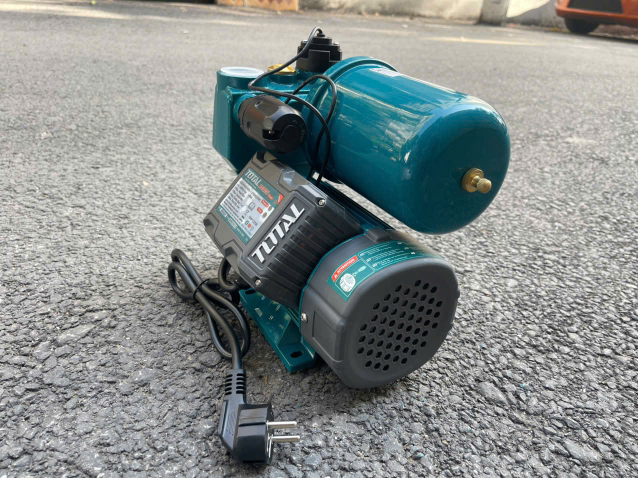 Máy bơm nước 370W TOTAL TWP113706