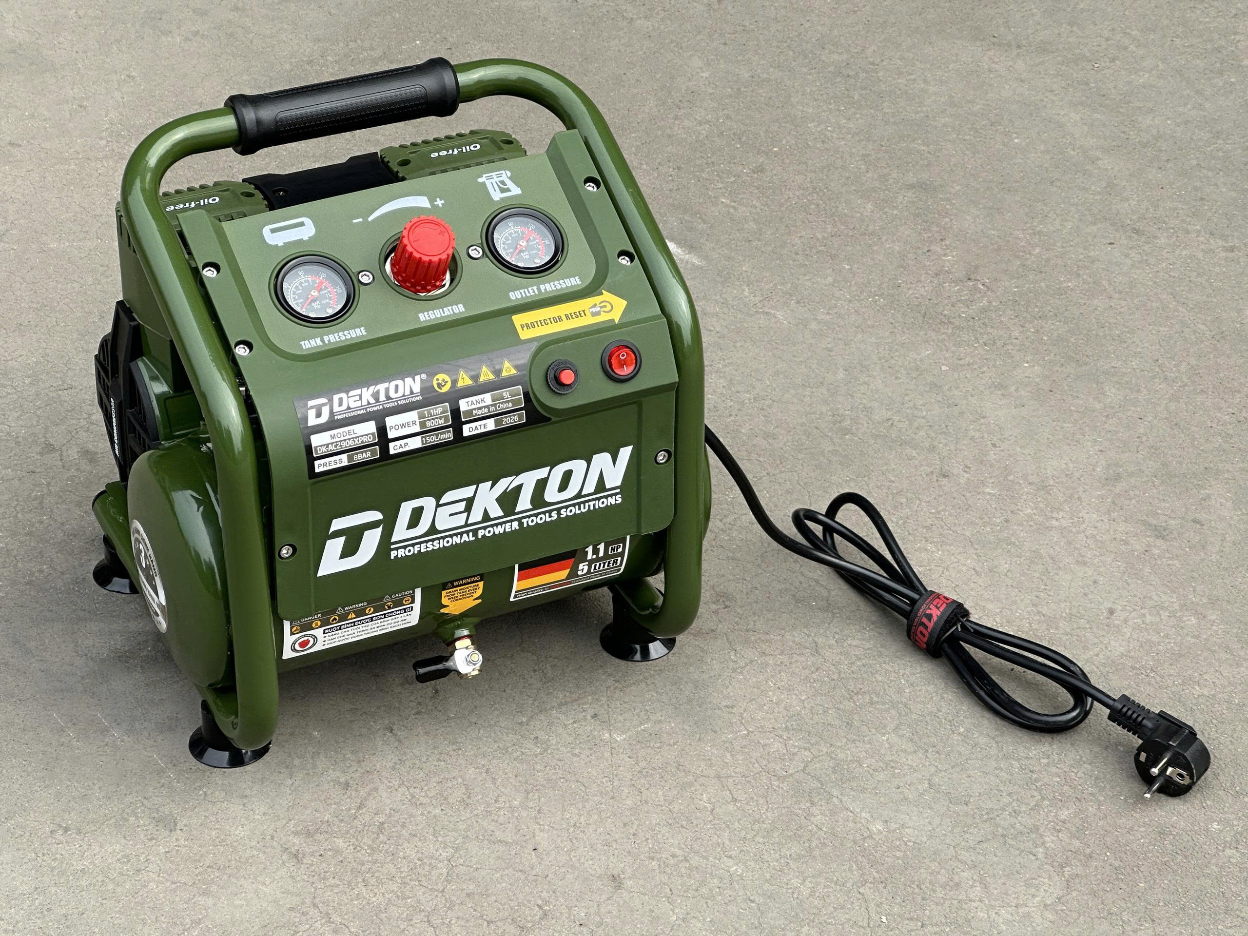 Máy nén khí không dầu 1.1HP DEKTON DK-AC2906XPRO