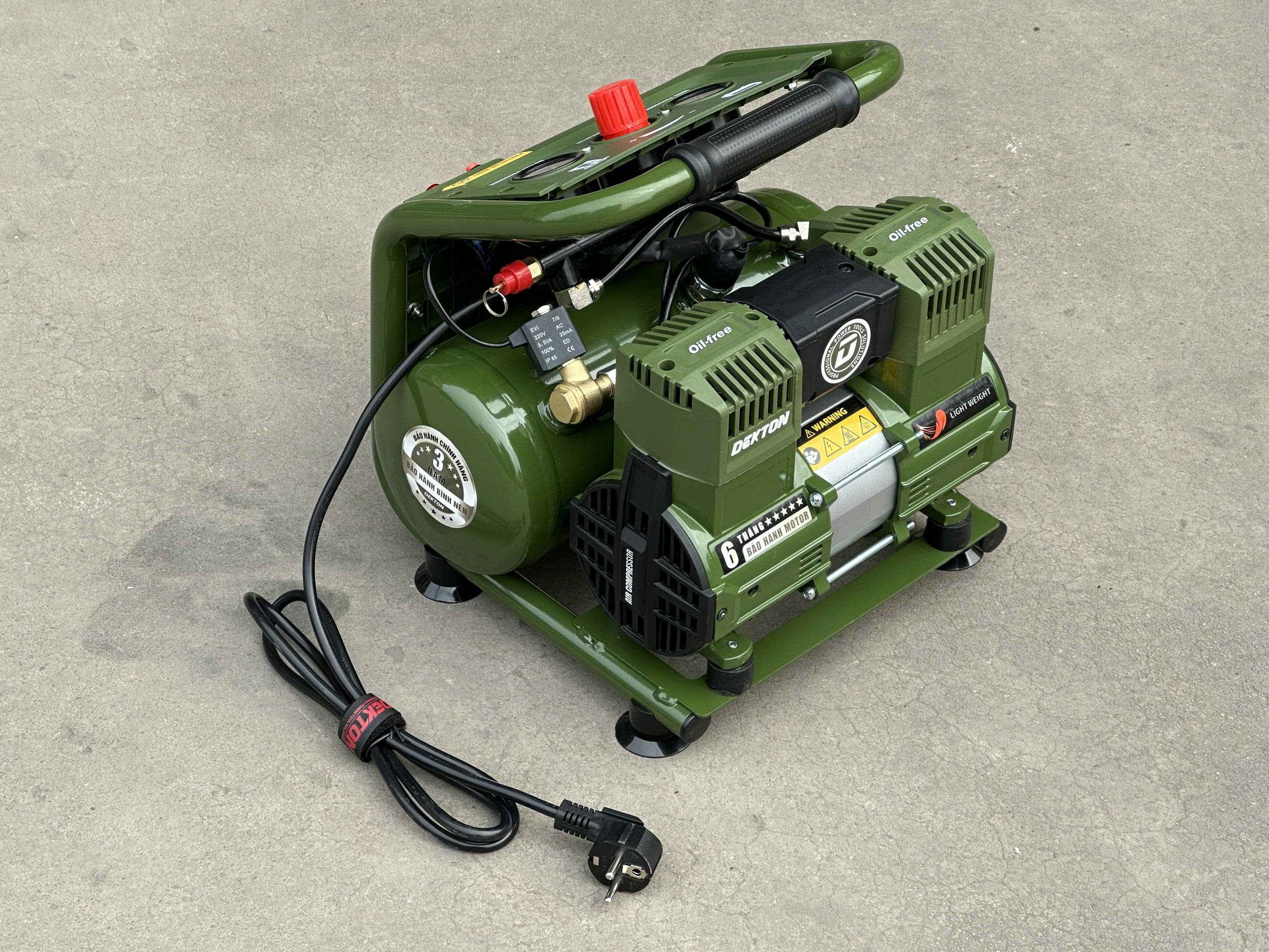 Máy nén khí không dầu 1.1HP DEKTON DK-AC2906XPRO