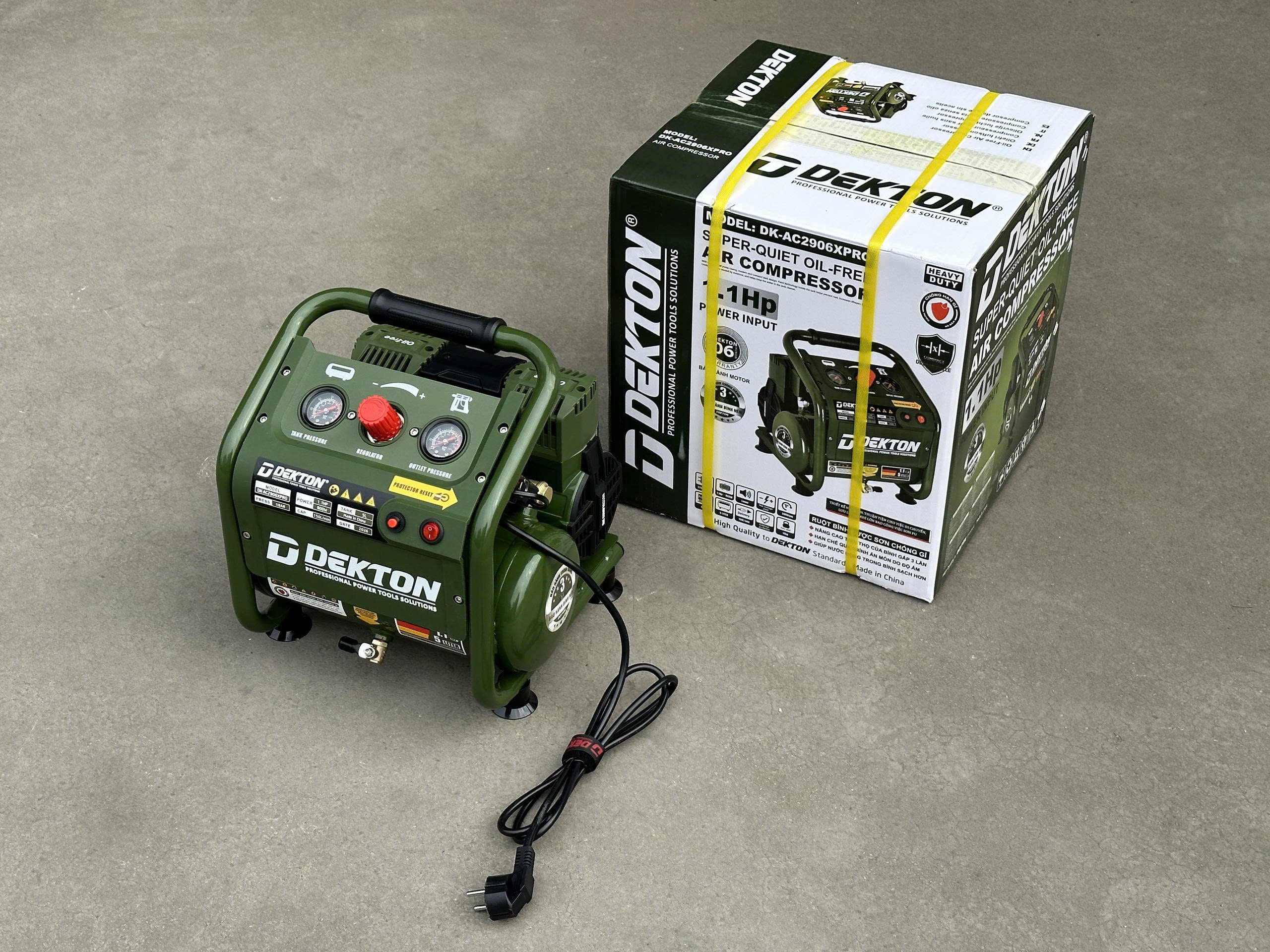Máy nén khí không dầu 1.1HP DEKTON DK-AC2906XPRO