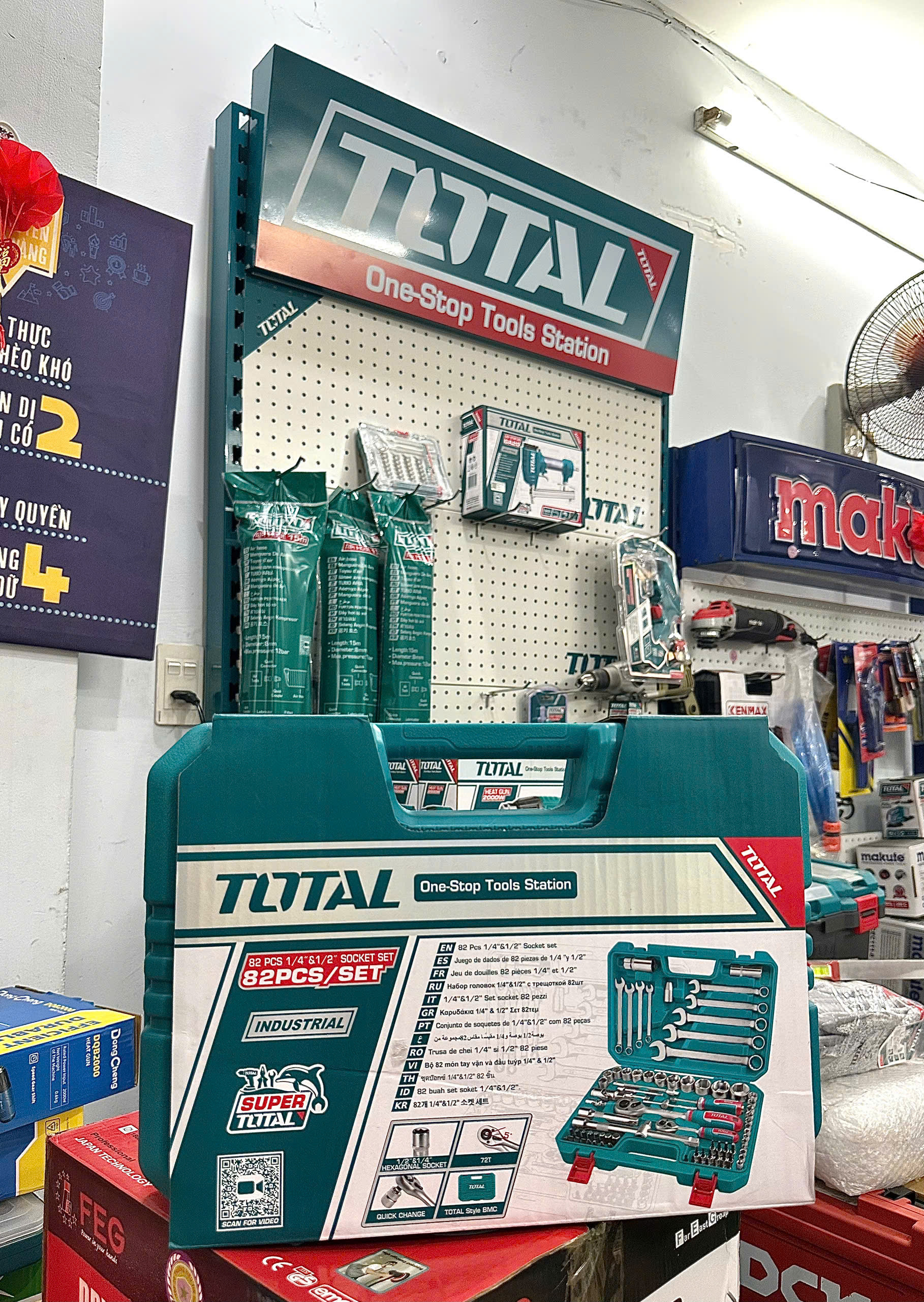 Bộ 82 đầu tuýp 1/4 inch &1/2 inch TOTAL THT421802