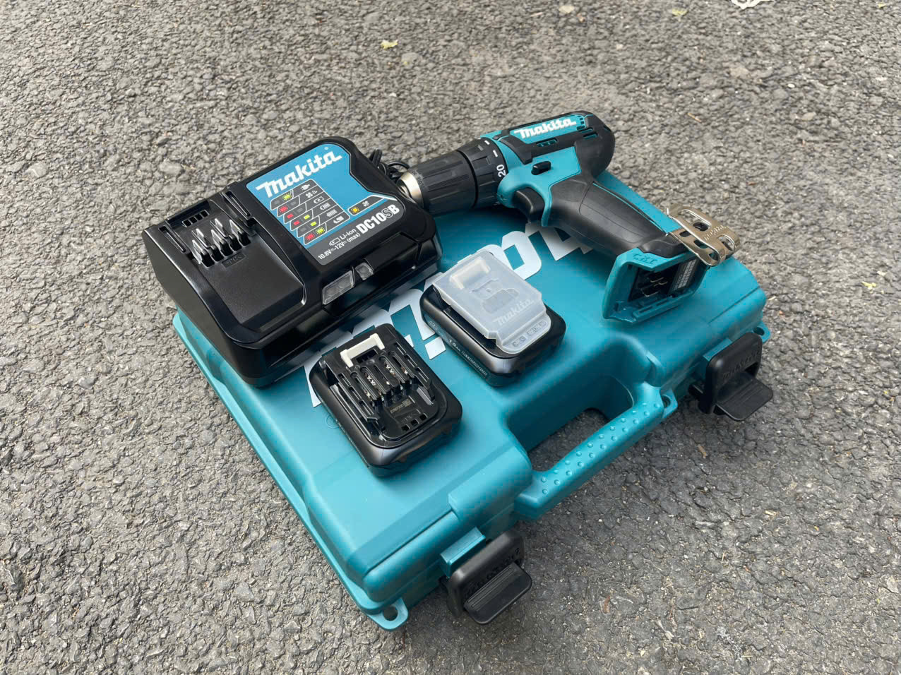 Máy khoan vặn vít dùng pin 12V Makita DF333DSYE