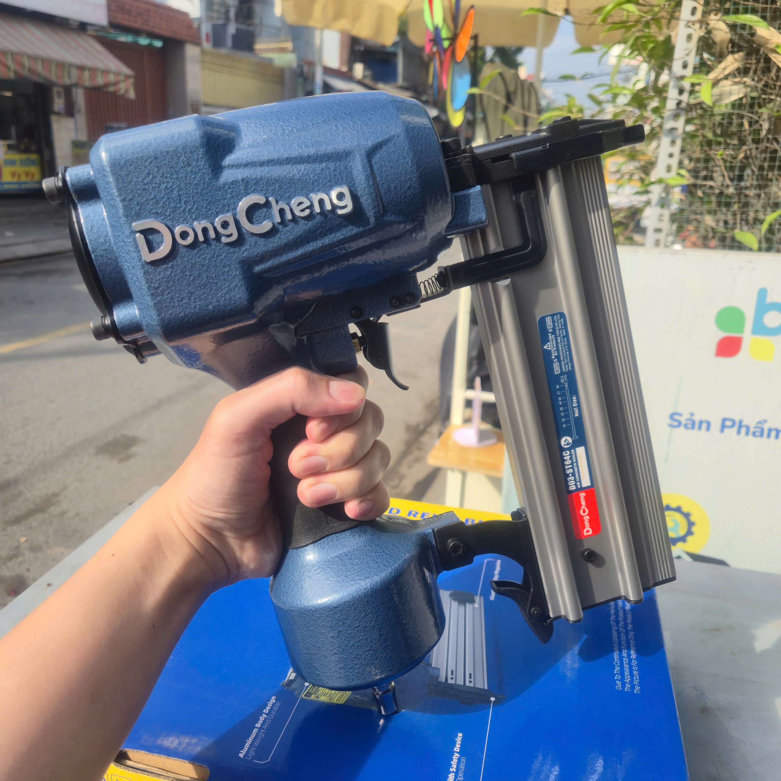 Máy bắn đinh bê tông Dongcheng D03-ST64C