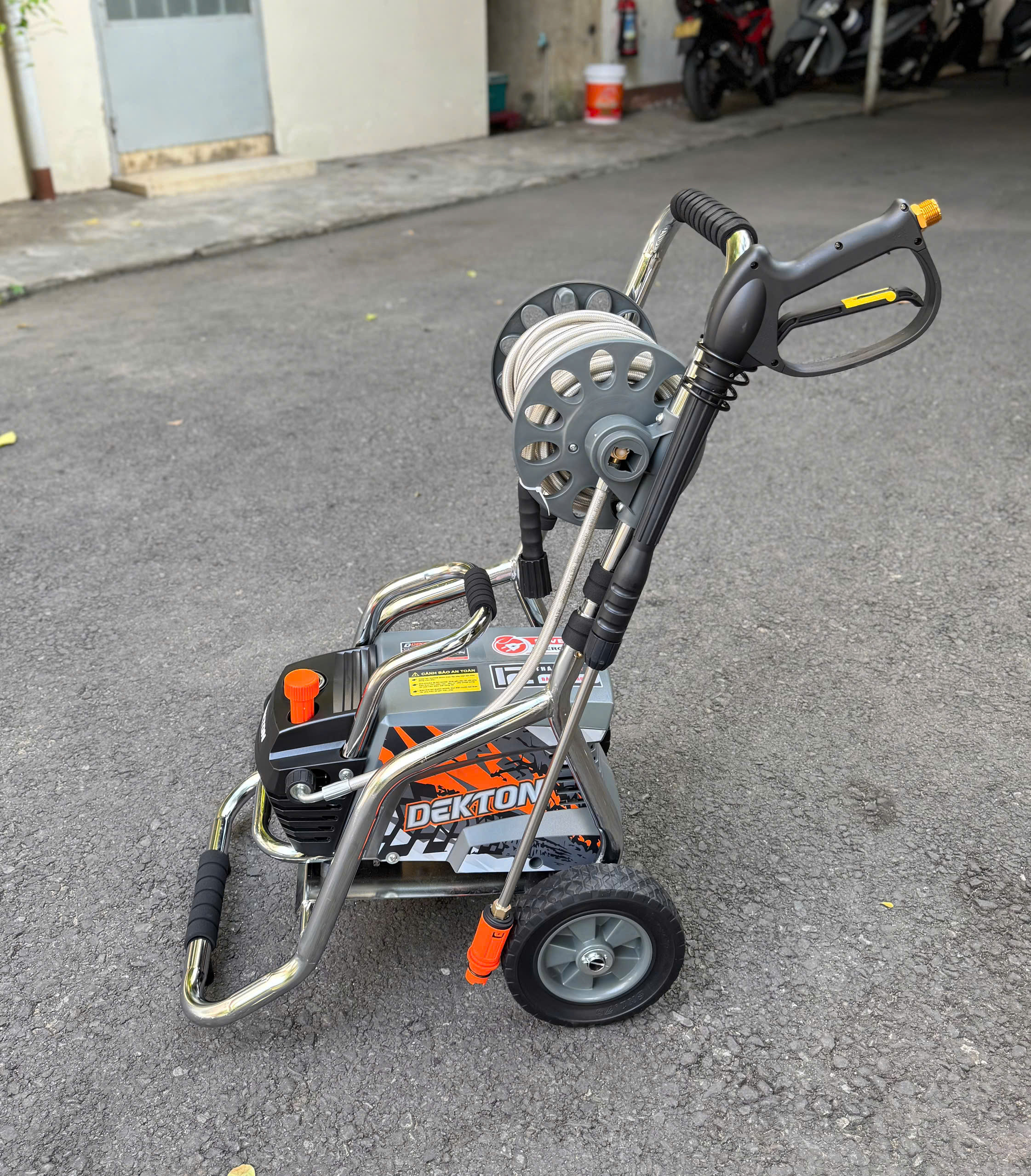 Máy Rửa Xe DEKTON DK-CWR3001PROMAX – Công Nghệ INVERTER có Rulo Cuộn Dây