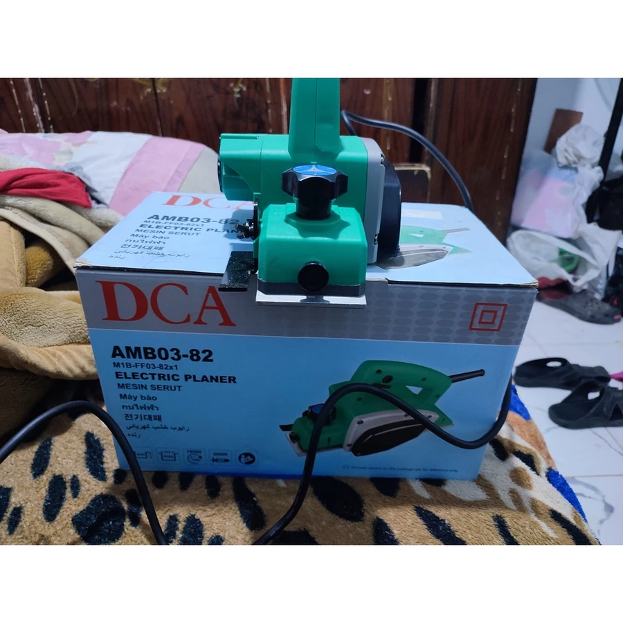 Máy bào gỗ 82mm cầm tay DCA AMB03-82 500W
