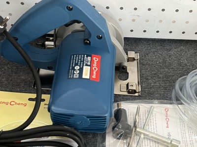 Máy cắt gạch Dongcheng DZE110, cs 1200W