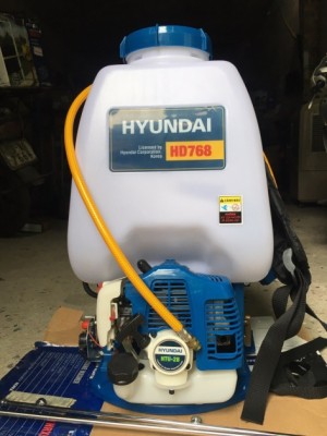 Máy phun thuốc Hyundai HD768