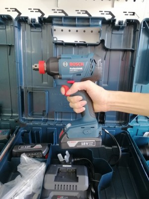 Máy siết bu lông dùng pin Bosch GDX 180-LI, 18V/2AH X2