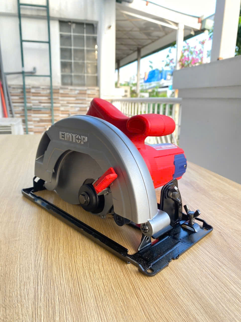 Máy cắt gỗ 185 mm EMTOP ECSW1852
