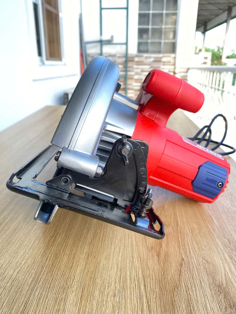 Máy cắt gỗ 185 mm EMTOP ECSW1852