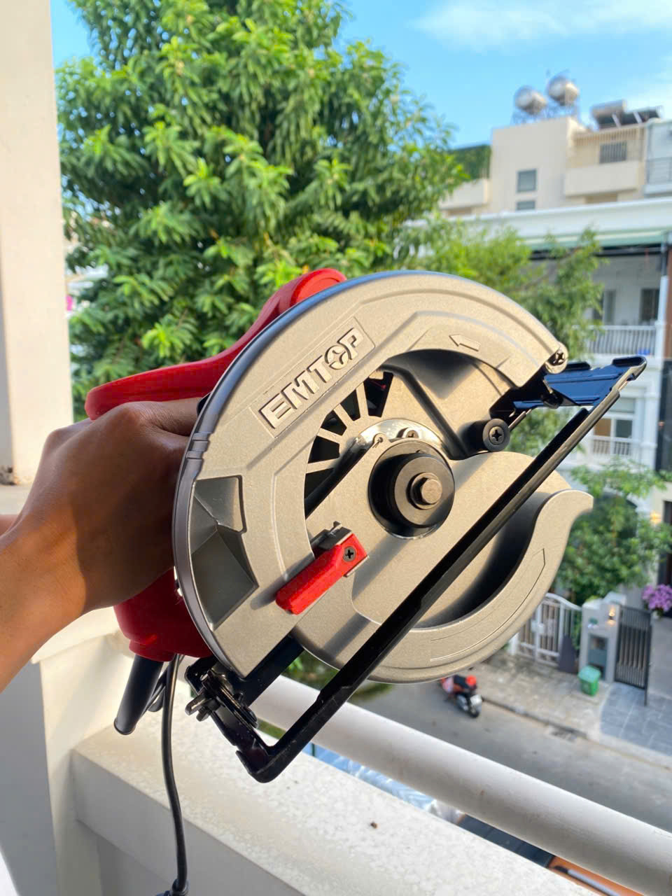 Máy cắt gỗ 185 mm EMTOP ECSW1852