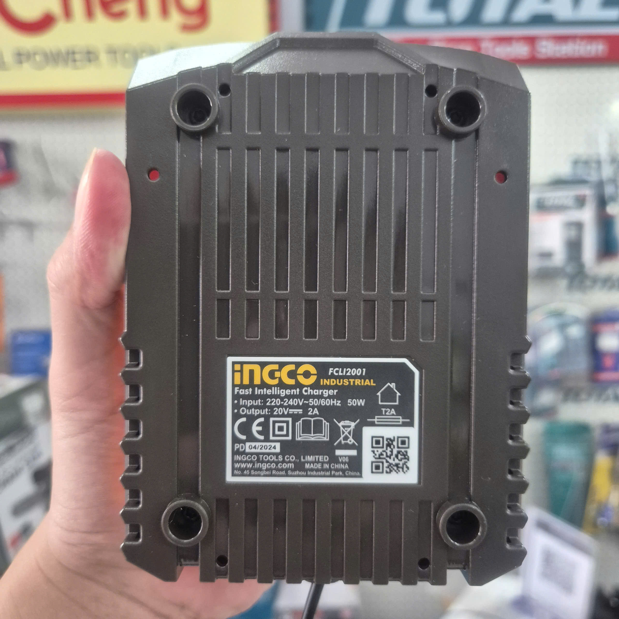 Bộ 2 pin 2.0Ah và 1 sạc INGCO FBCPK1222 chính hãng