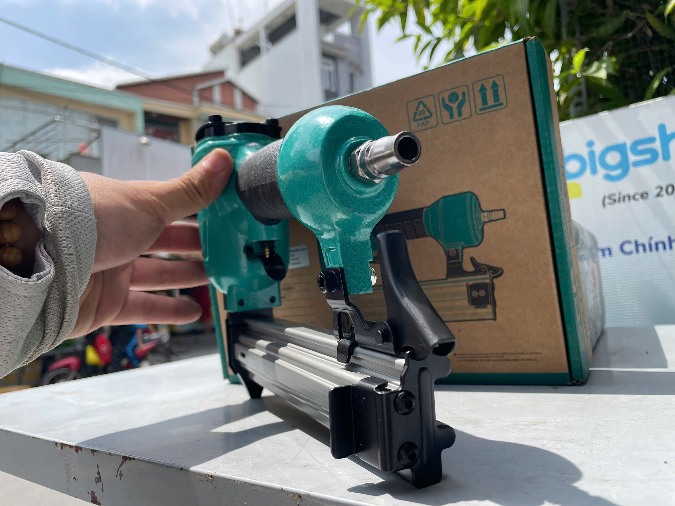 Máy bắn đinh thắng DCA  A03-F30 , đinh 3cm