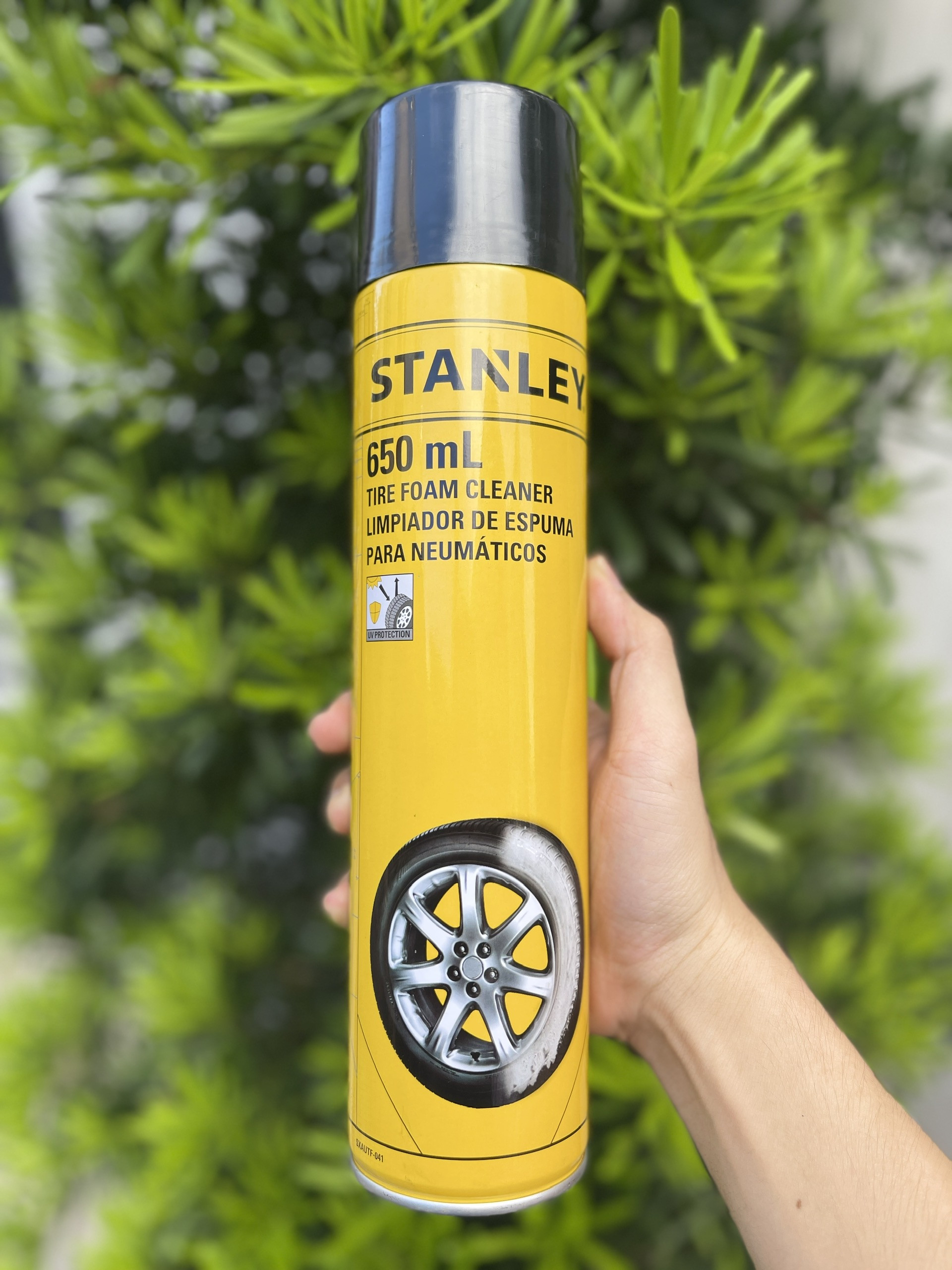 Dung Dịch Làm Sạch Lốp Xe Stanley SXAUTF-041 650ml | Bảo Dưỡng, Làm Mới Lốp Hiệu Quả