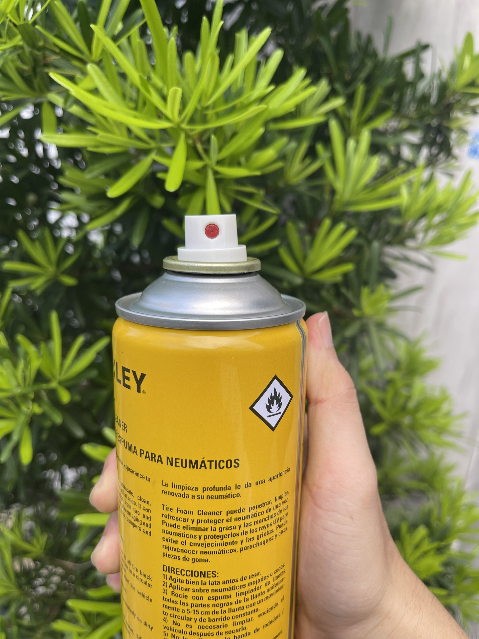 Dung Dịch Làm Sạch Lốp Xe Stanley SXAUTF-041 650ml | Bảo Dưỡng, Làm Mới Lốp Hiệu Quả