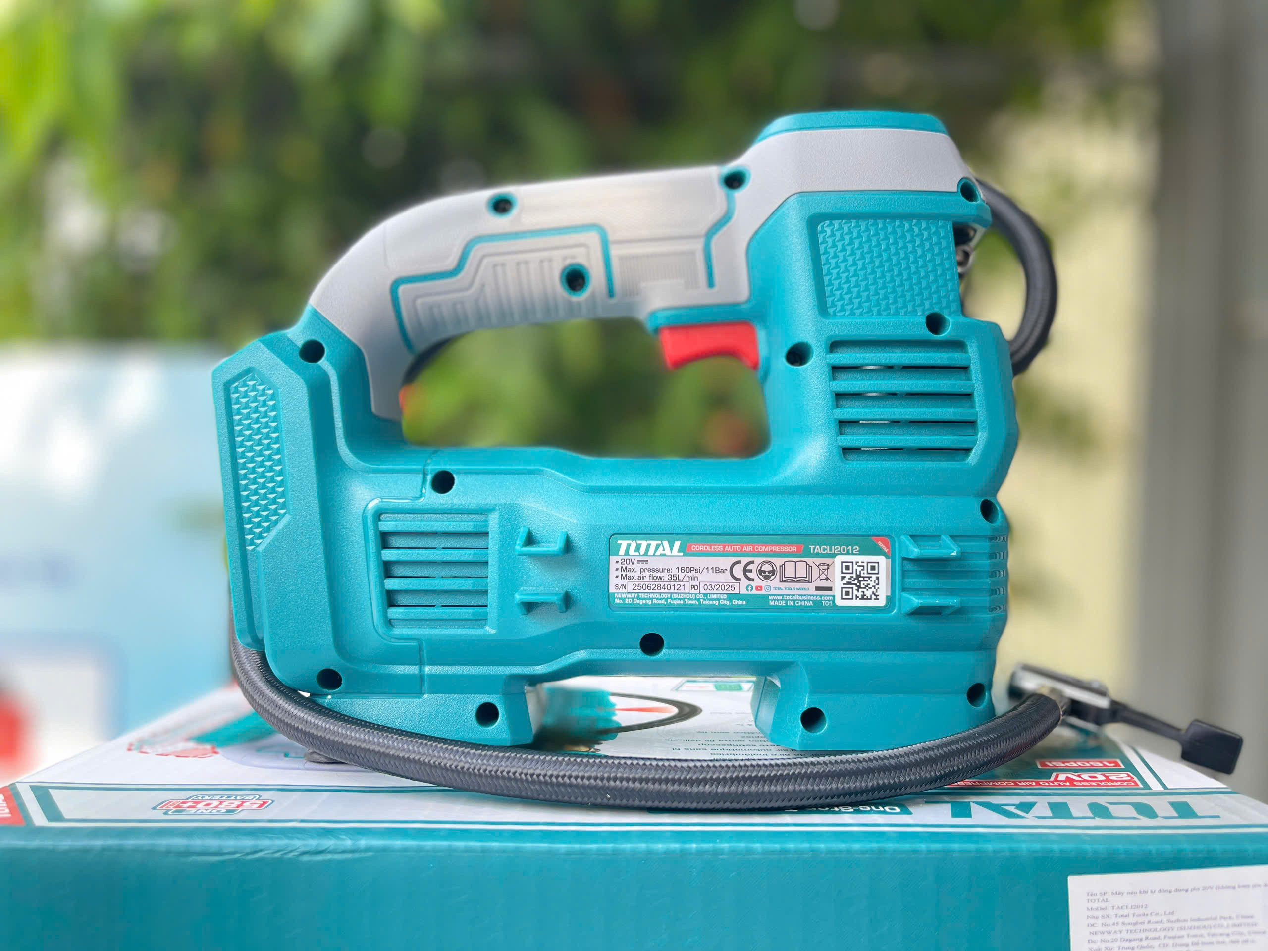 Máy Bơm Hơi Dùng Pin 20V  hoặc dùng tẩu Total TACLI2012, 160 PSI
