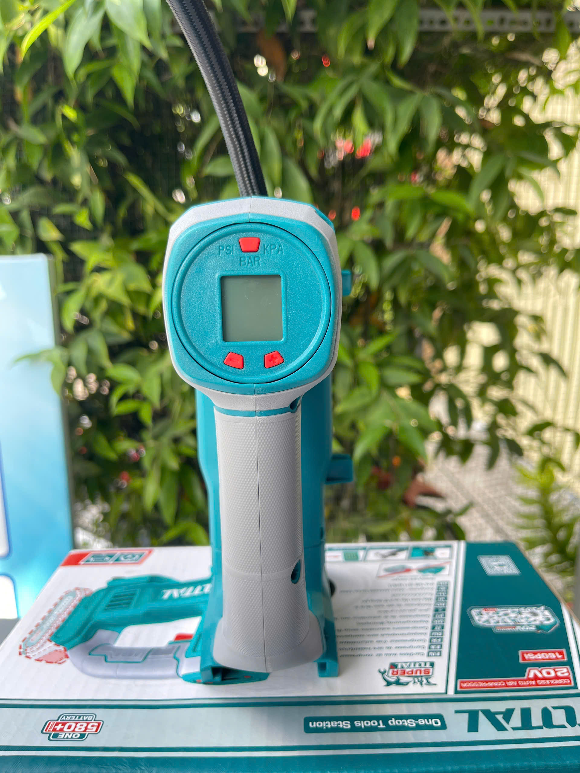 Máy Bơm Hơi Dùng Pin 20V  hoặc dùng tẩu Total TACLI2012, 160 PSI