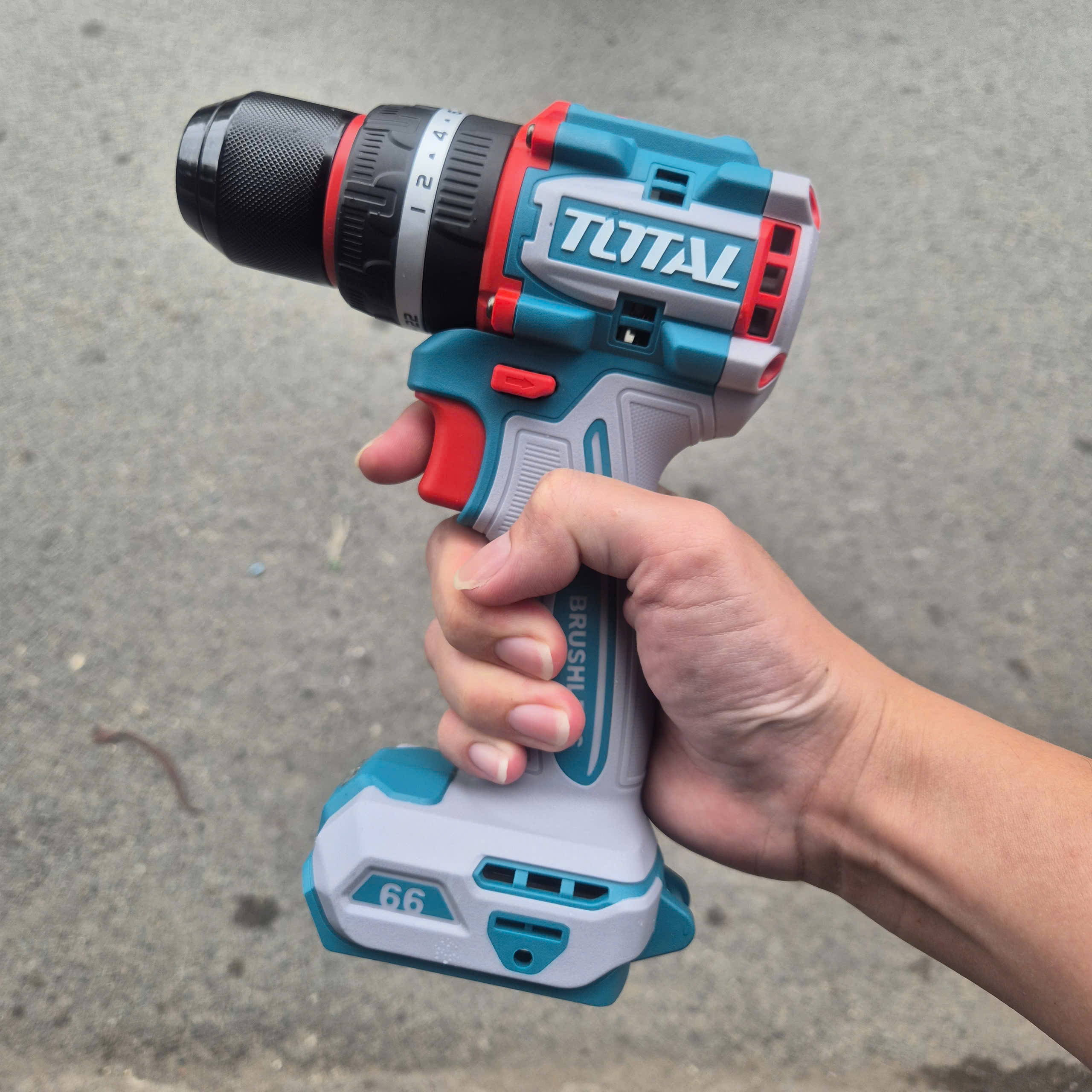 Bộ máy khoan búa pin 165 món TOTAL THKTHP11652 (Kèm máy khoan búa 66Nm TIDLI20668, 1 pin 2.0Ah và sạc)