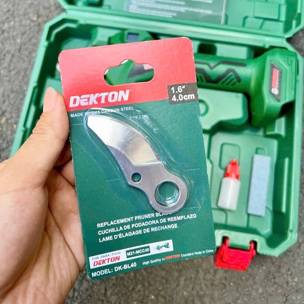 Kéo cắt cành dùng pin 21V Dekton M21-MCC40