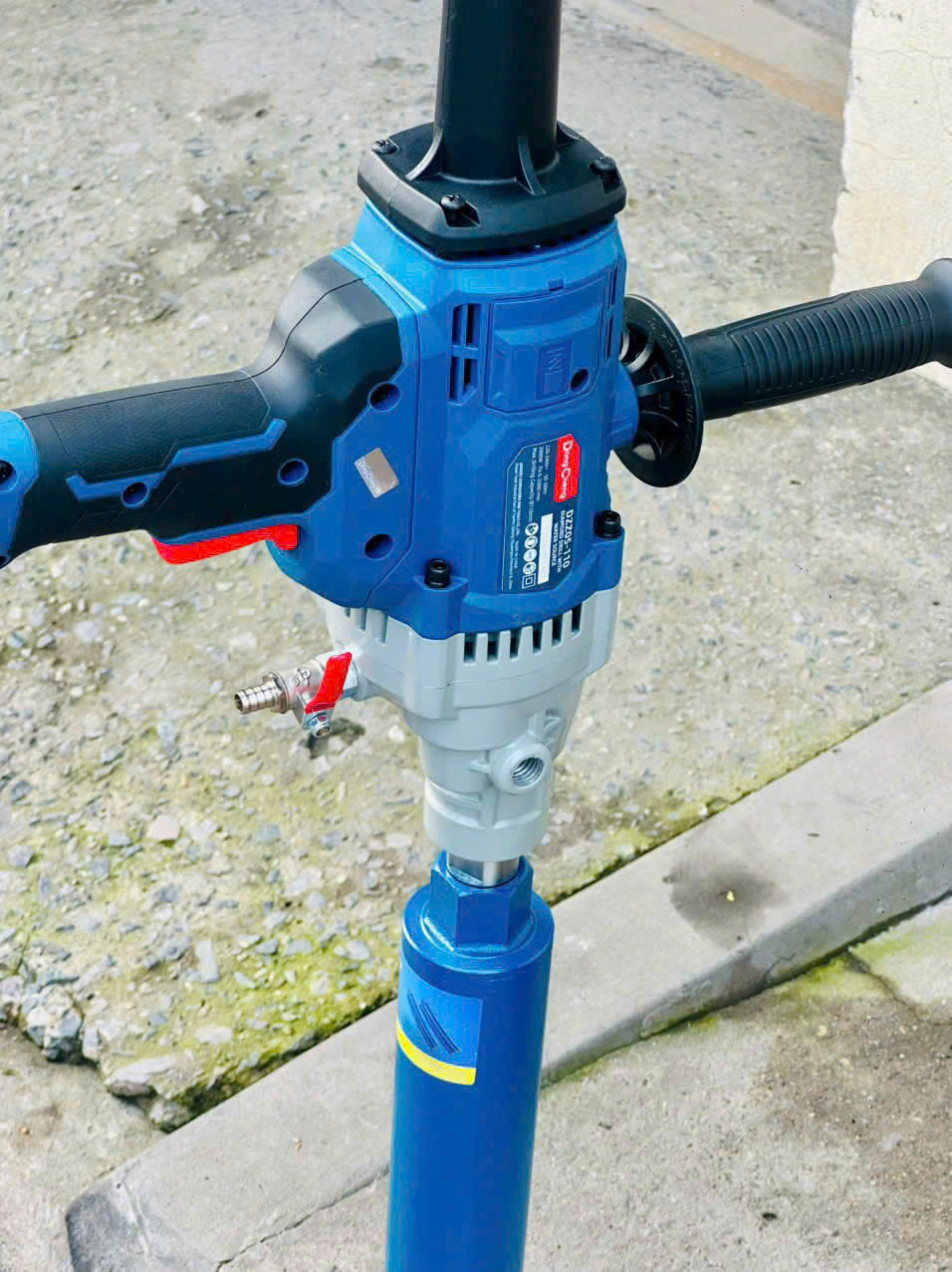 Máy khoan rút lõi bê tông 2000W 110mm DongCheng DZZ05-110