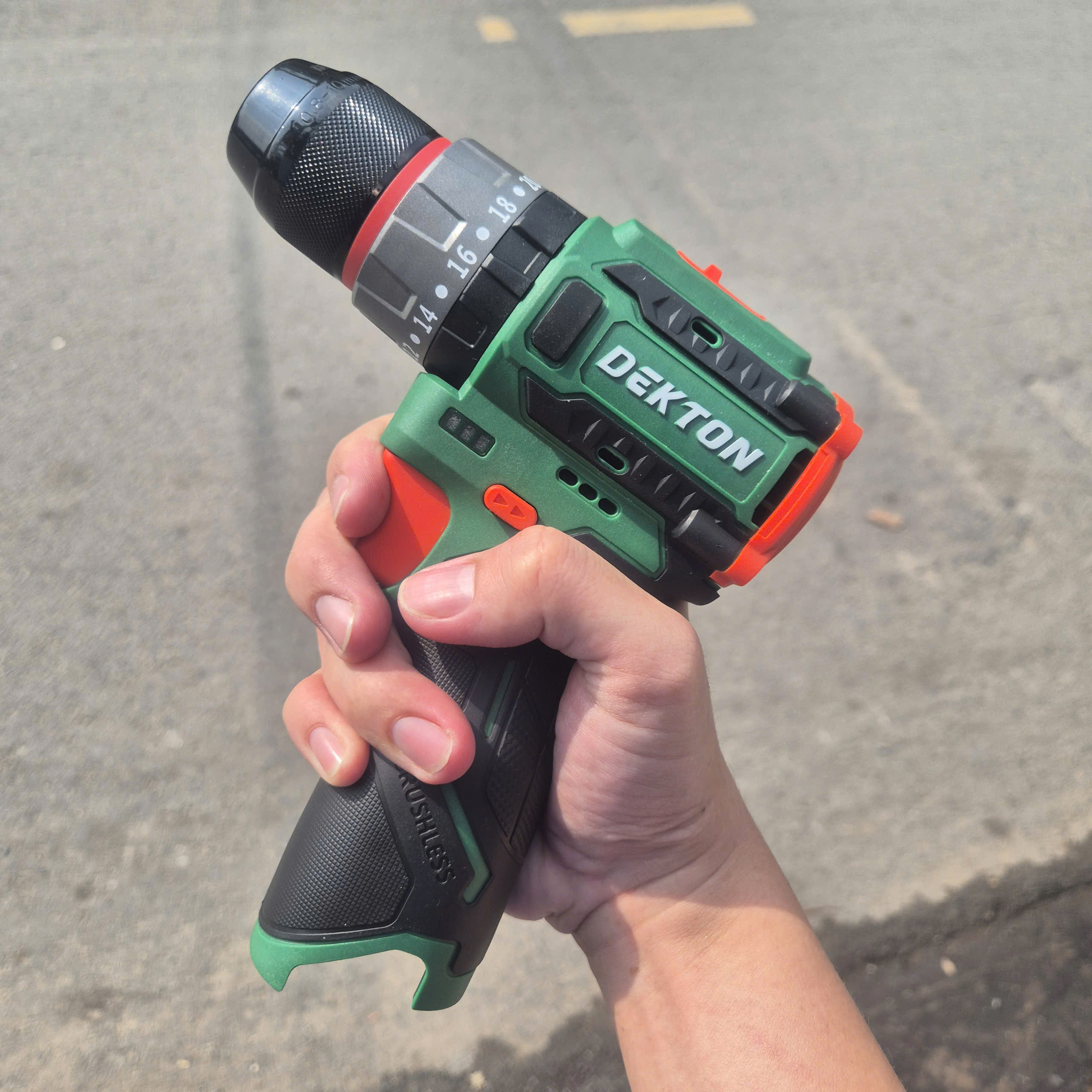 Máy khoan pin 16.8V Dekton D16-ID1060PRO