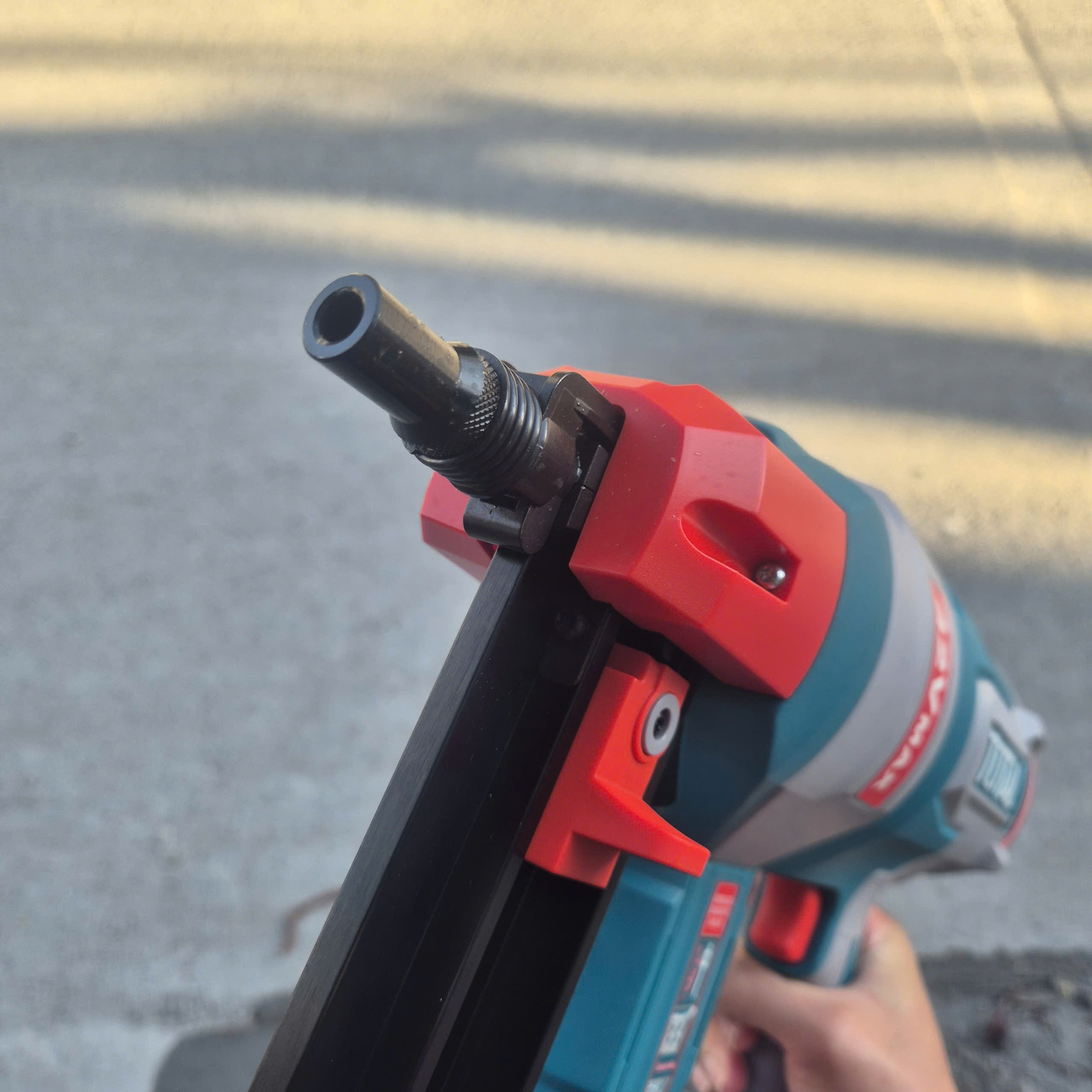 Máy bắn đinh bê tông pin 42V TOTAL TCNLI420602 - 2 pin 2.5Ah và sạc