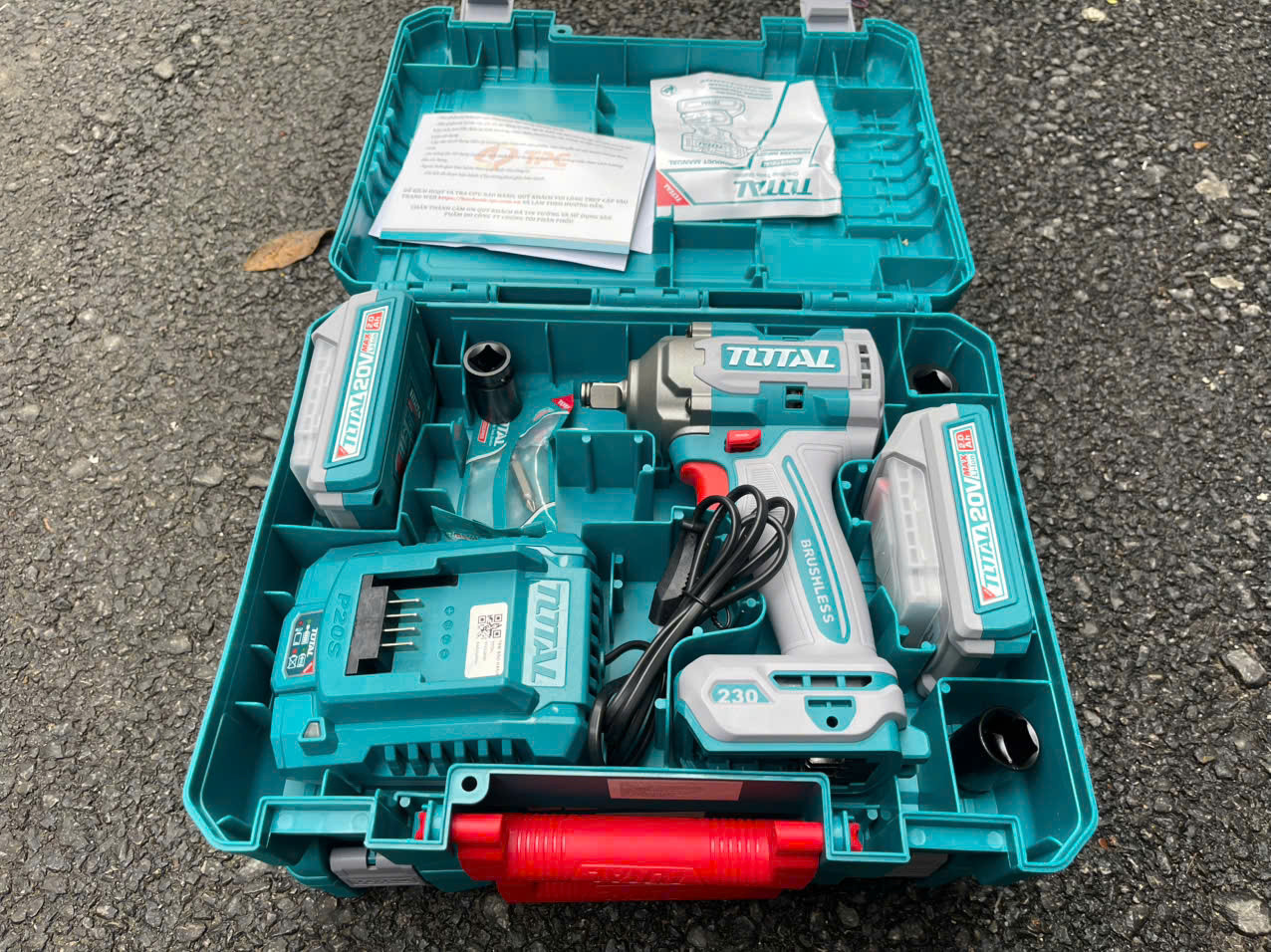 Máy siết bu lông dùng pin Total TIWLI20236