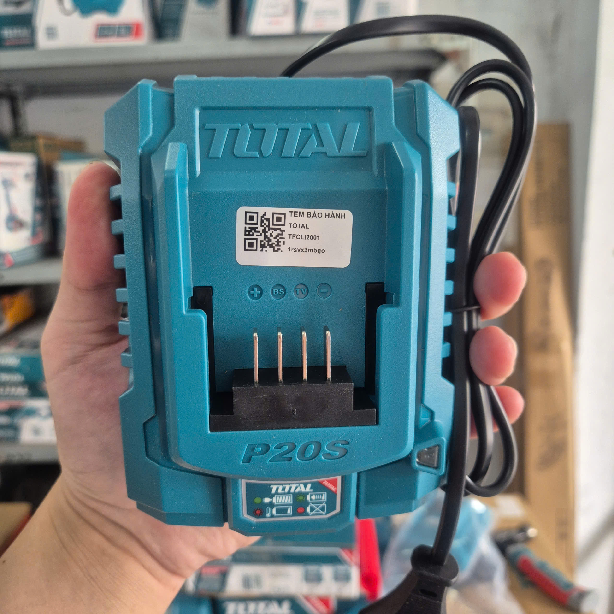 Máy rửa xe dùng pin 20V TOTAL TPWLI20362