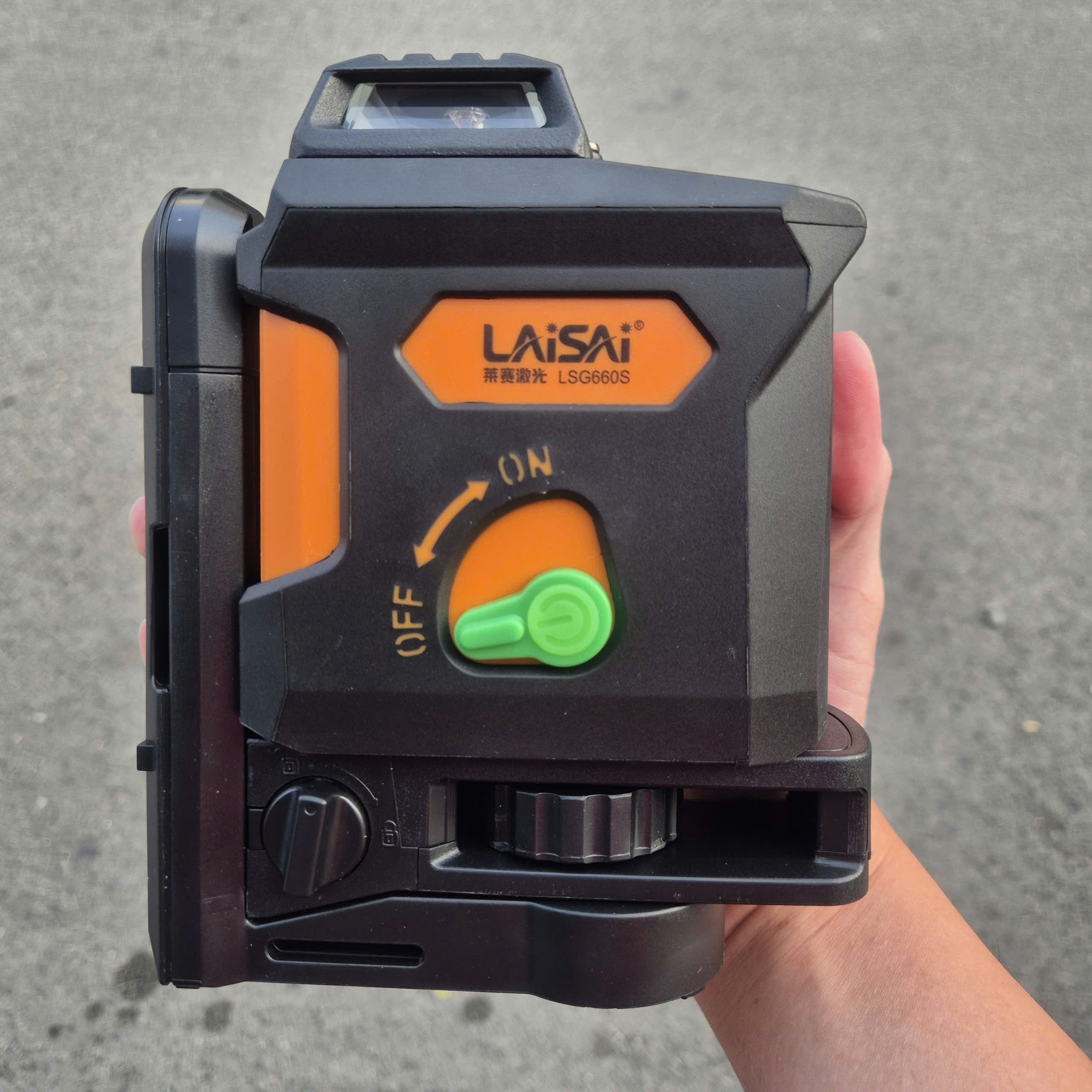 Máy cân bằng laser 5 tia xanh LAISAI LSG660S (Có thể treo tường)