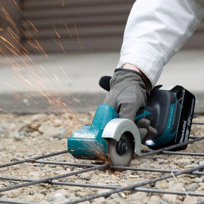 Máy cắt cầm tay dùng pin 18V Makita DMC300Z (chưa pin & sạc)