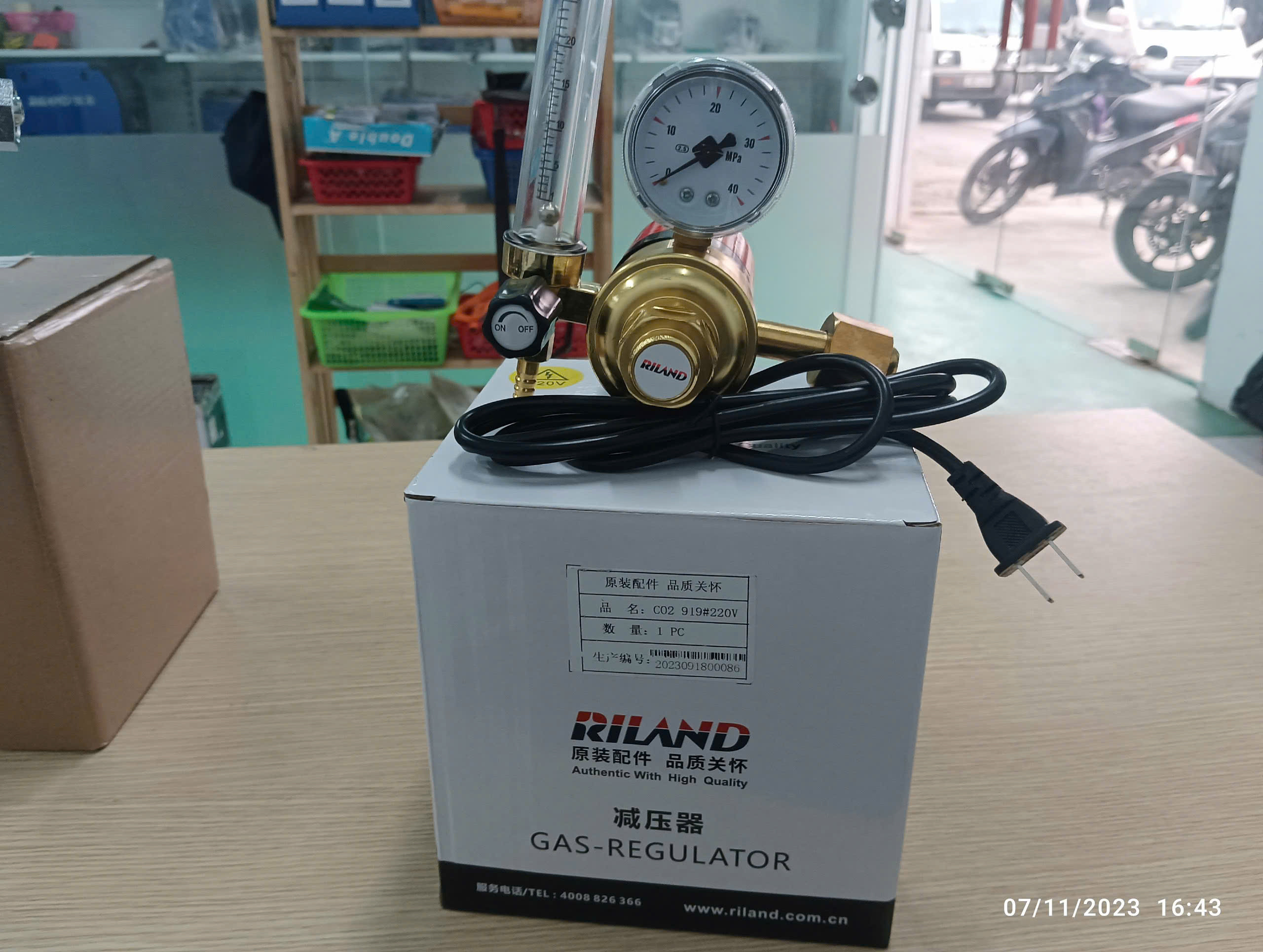Đồng hồ khí CO2/220V của máy hàn Mig Riland RL-C02-220V