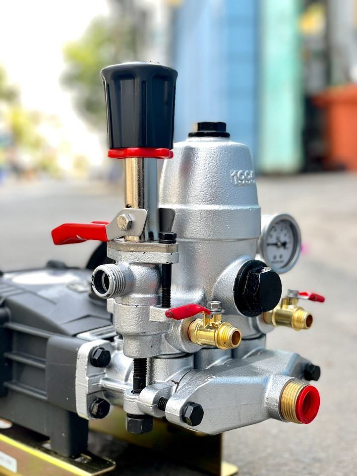 Đầu phun áp lực xịt rửa 7.5HP Piston Sứ DEWOO DW625AF