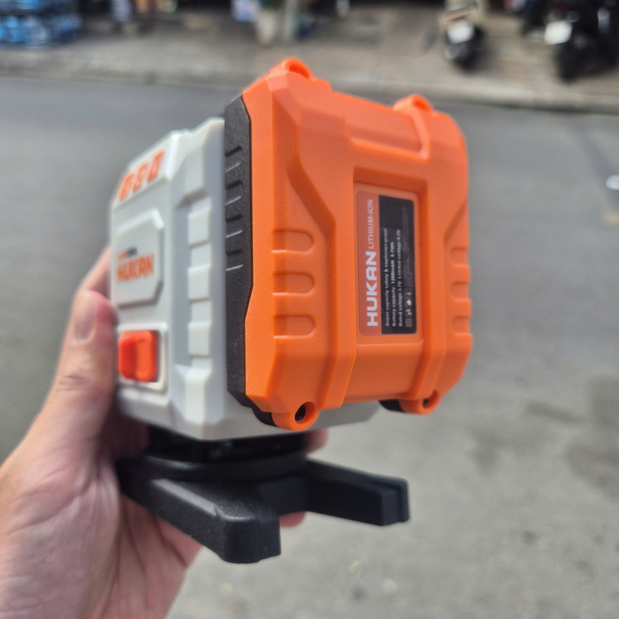Máy cân bằng laser HUKAN GEN 2 G2-G8 – 12 tia xanh, ±2mm/10m