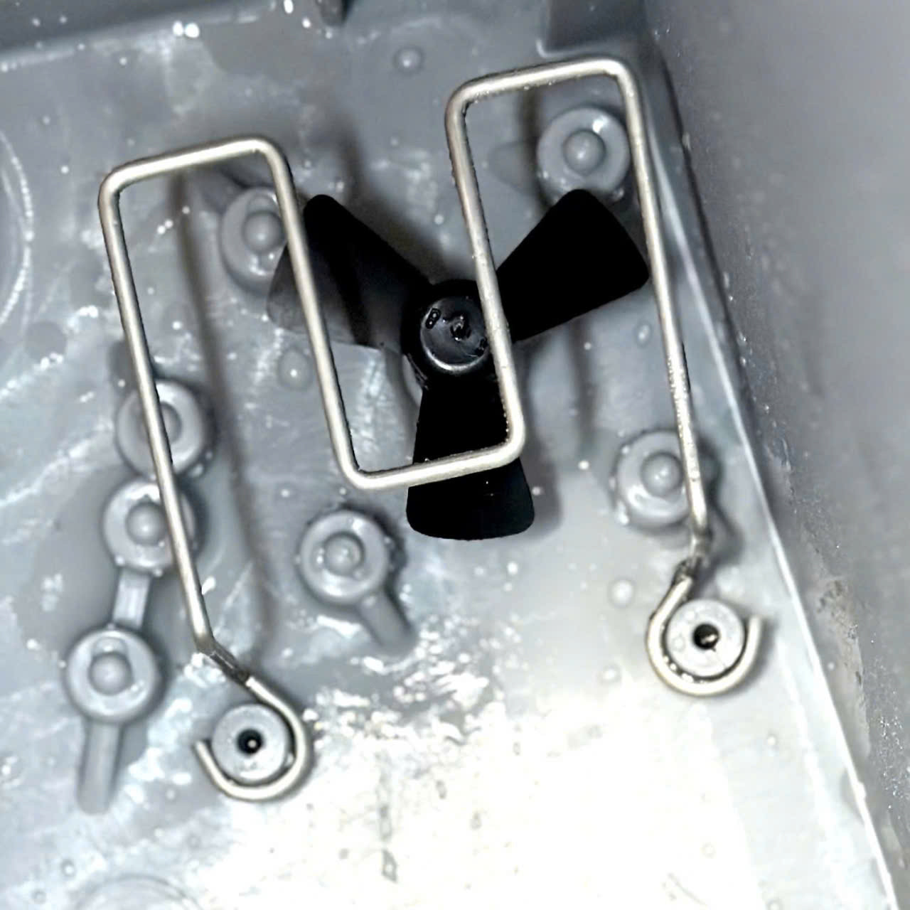 Bình xịt điện DEWOO DW20A8LI – 20 lít, đảo thuốc siêu mạnh